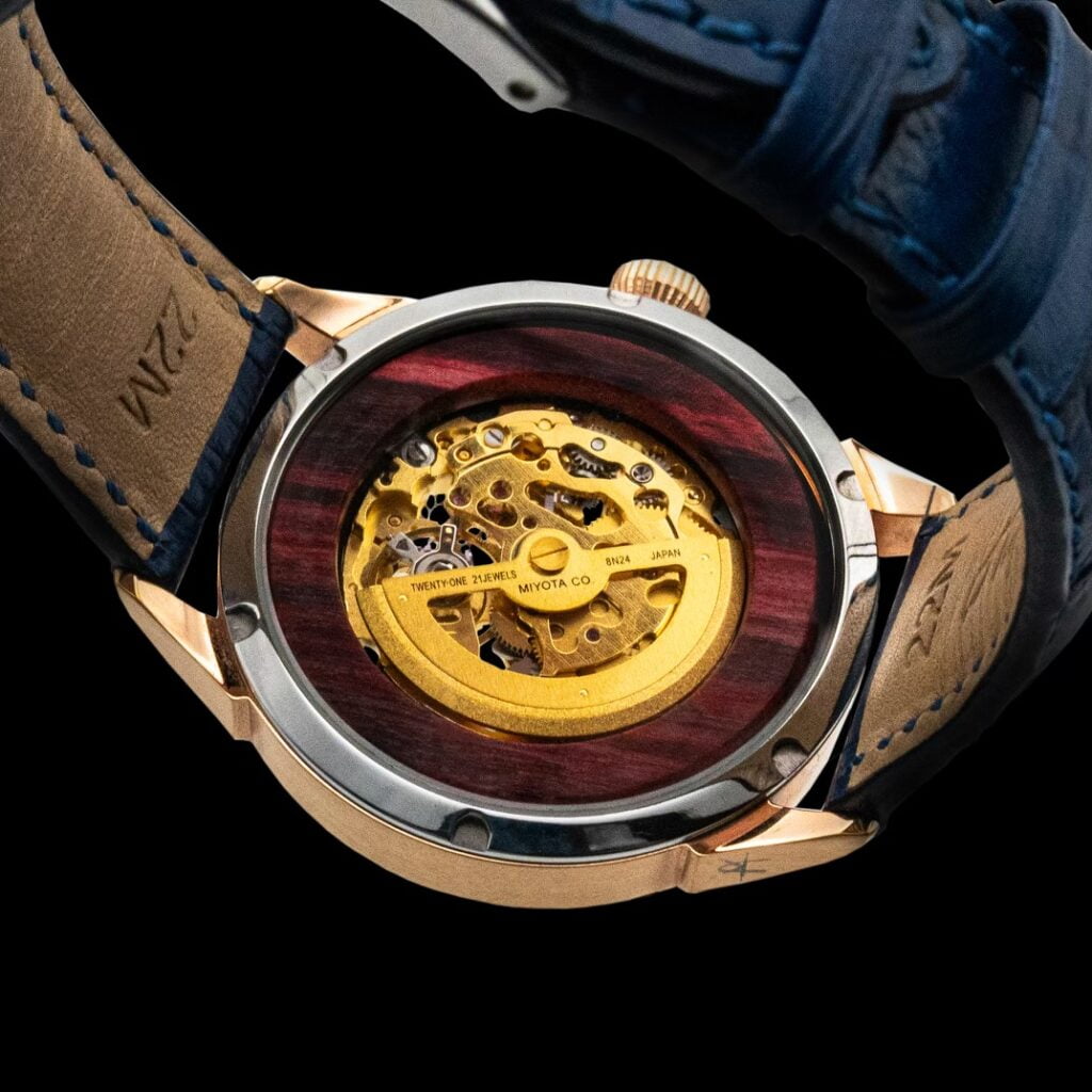 Zadní část hodinek na zakázku